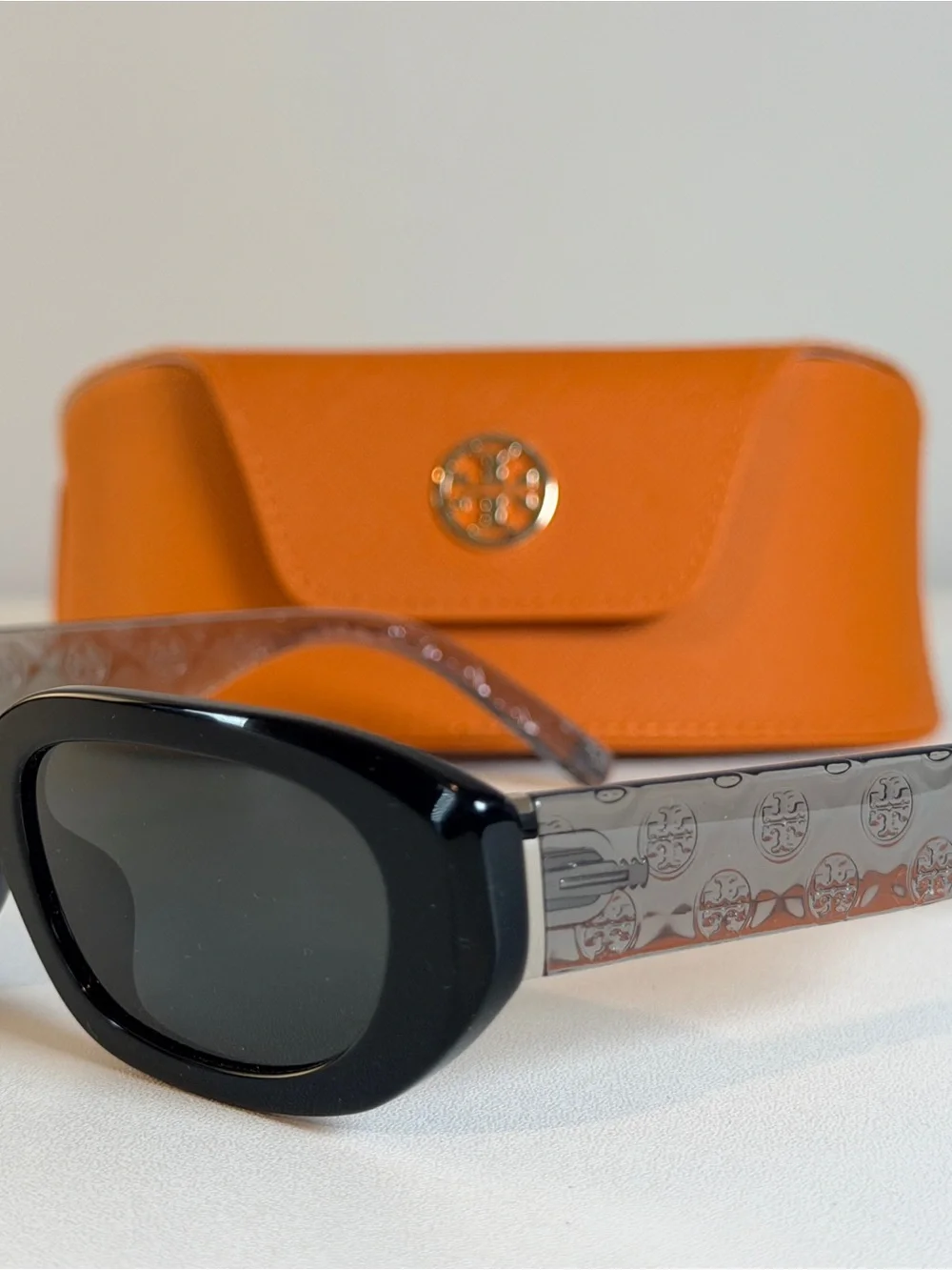 Tory Burch-New  black rectangle, sunglasses logo, temples, black frame gray logo